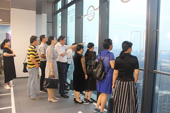 說(shuō)明: F:\【資料與辦公】\辦公區(qū)\2.網(wǎng)站新聞\2019年\9月\2019.09.18\參觀(文中.jpg